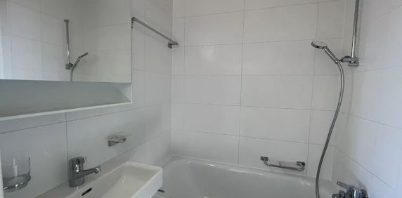 Beau studio récemment rénové - Photo 2