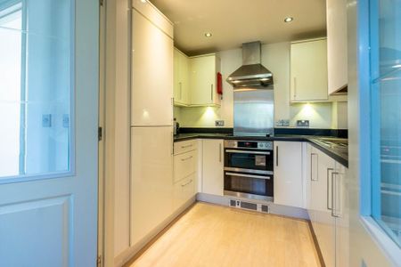 2 bedroom ground floor flat to rent - Photo 5