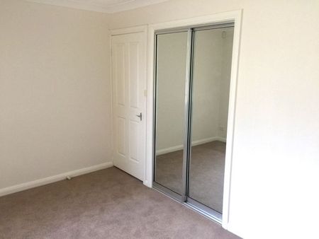 Large open plan townhouse with courtyard - Photo 2