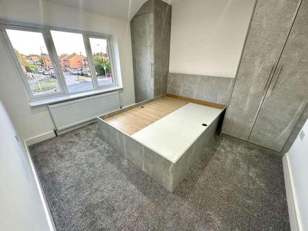 Long Readings Lane, Slough, SL2 - Photo 4