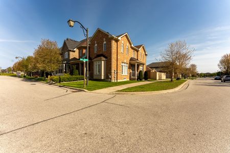For Lease - 1 Green Hollow Court, Markham, Ontario - Photo 2
