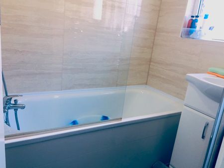 3 Bed Semi-Detached House, Tintern Way, HA2 - Photo 5