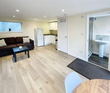 6 bedroom end of terrace house to rent - Photo 1