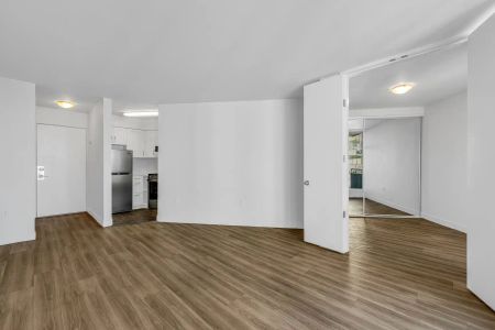 Beach Towers — 1 Bedroom **Free Rent Incentive** - Photo 4