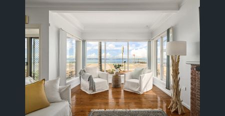 Much loved ocean front cottage in prized location - Photo 2