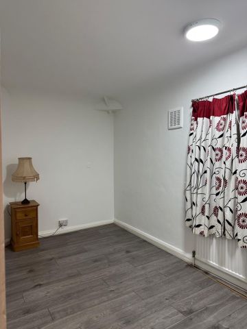 Room in a Shared House, Westcroft Way, NW2 - Photo 4