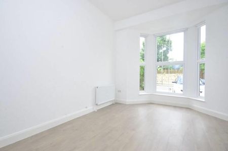 5 bedroom semi-detached house to rent - Photo 3