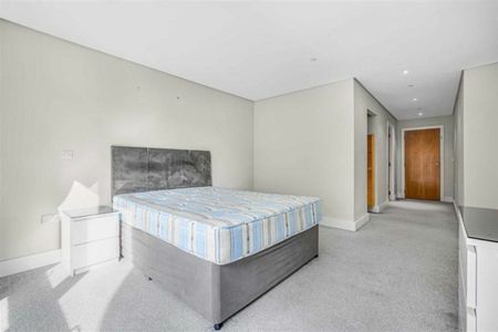 Marina Place, Teddington, KT1 - Photo 2