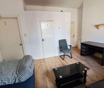 Mixed use to rent - Photo 2