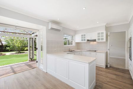 Impressive family home - In Ideal Location - Photo 3