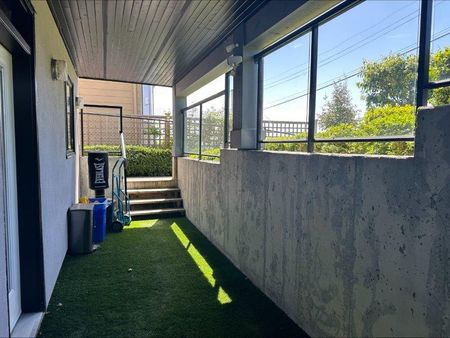 Perfect South Facing Open Space Layout 2 Bedrooms/ 1 Full Bath - Photo 4
