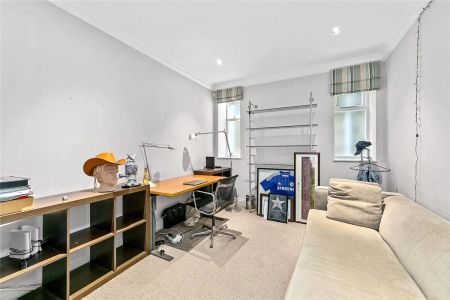 3 bedroom flat in Richmond - Photo 3