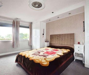 Wild Oaks, Acacia Road, Staines-upon-thames, Surrey, TW18 - Photo 3