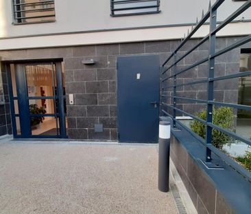 location Appartement T2 DE 43.4m² À BOURG LA REINE - Photo 3
