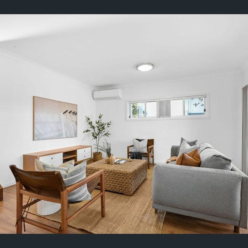 Spacious Family Living in the Sought-After Murrays Beach Pocket - Photo 1