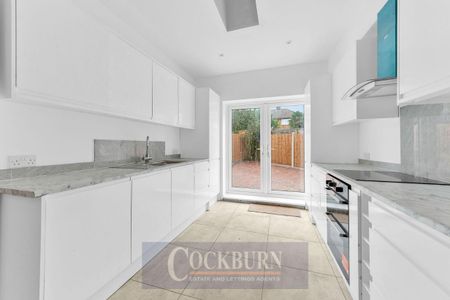 Dunkery Road, London SE9 - 4 Beds 3 Bathrooms! - Photo 3