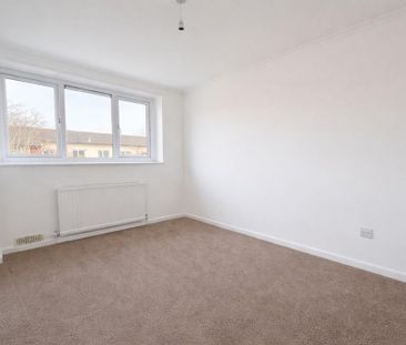 3 bedroom flat to rent - Photo 3