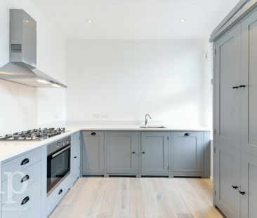 3 Bedroom Apartment, Shaftesbury Avenue, Soho, W1D - Photo 1