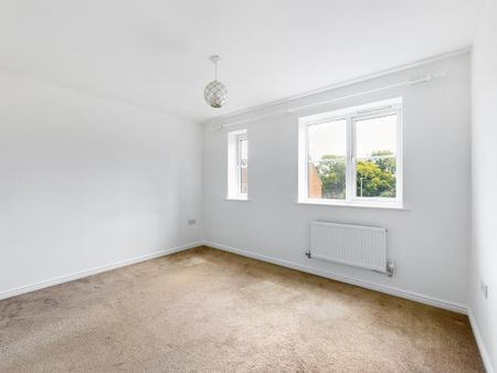 3 bedroom semi-detached house to rent - Photo 4