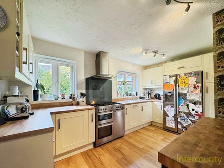 Larksway, CM23, Bishop'S Stortford - Photo 4