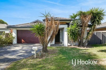 Lovely Three Bedroom Home - Photo 2