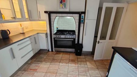 3 bedroom terraced house to rent - Photo 4