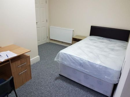 4 bedroom townhouse to rent - Photo 5