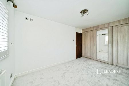 3 bedroom semi-detached house to rent - Photo 4