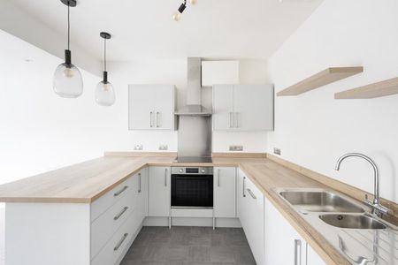 1 Bed Flat - Photo 3