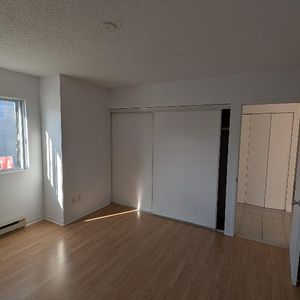 3 1/2 de qualité supérieure secteur haute Ville, libre immédiatement - Photo 2