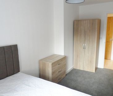 Cross Street , - Photo 3