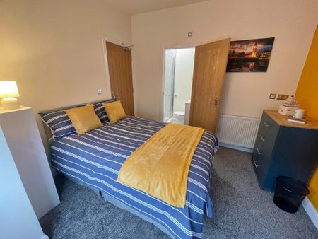 1 bedroom in a house share to rent - Photo 2