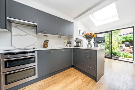 4 bedroom terraced house to rent - Photo 2