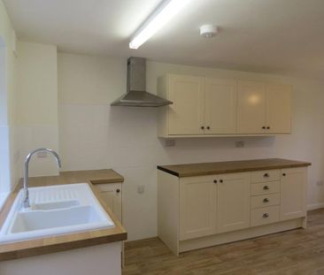 2 bedroom end of terrace house to rent - Photo 1