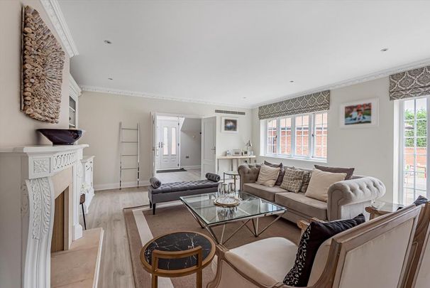 5 bedroom detached house to rent - Photo 1