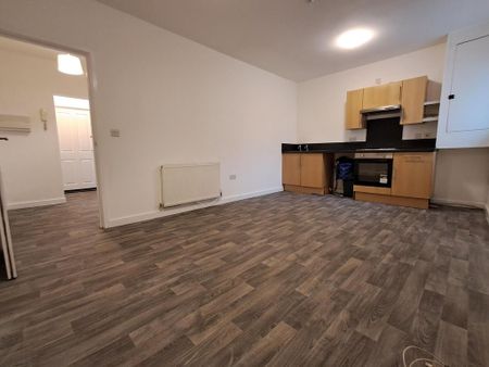 2 bedroom maisonette to rent - Photo 2