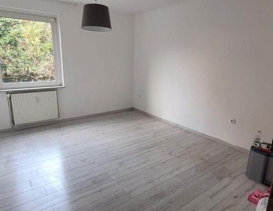 Frisch renovierte 2-Zimmer-Wohnung mit Balkon in 45359 - Photo 1