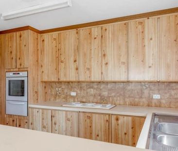 28 Marlborough Av, Victor Harbor SA 5211 - House For Rent | Domain - Photo 1