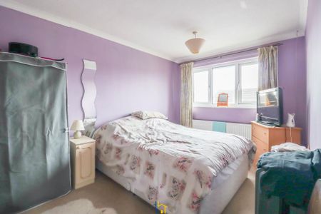 3 bedroom semi-detached house to rent - Photo 5