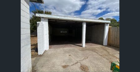 Spacious family home in Prime Maidstone Location - Photo 2