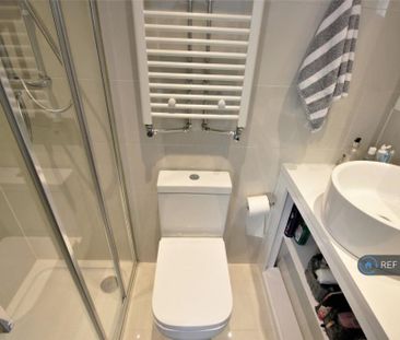 2 bedroom semi-detached house to rent - Photo 2