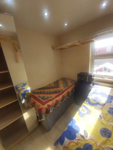 Room in a Shared House, Ilford, IG3 - Photo 2