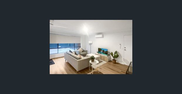Modern 2-Bedroom Apartment in the Heart of the Surfers Paradise - Photo 1