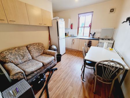 3 Bed Student Accommodation - Photo 5