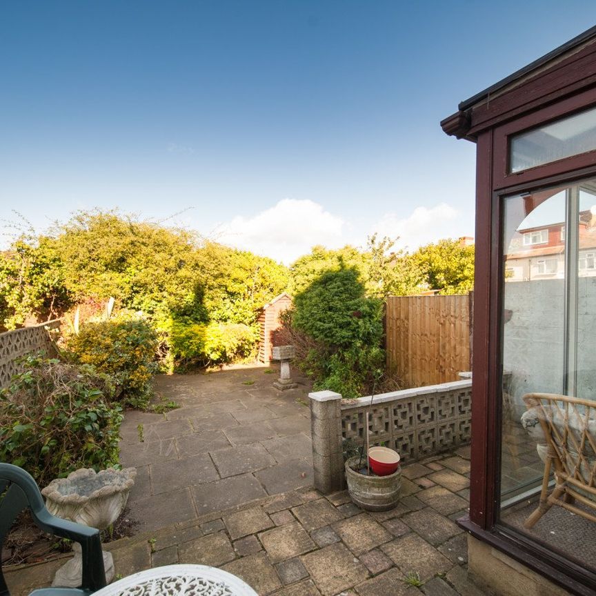 4 Bed Terraced House, Edenvale Road, CR4 - Photo 1
