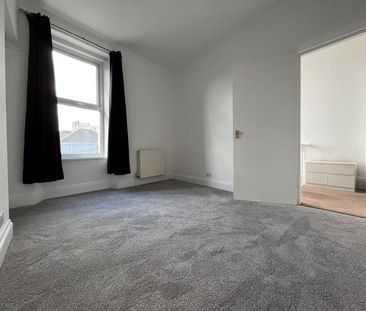3 bedroom apartment to rent - Photo 4