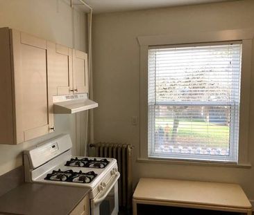 (DPMonline.ca) Strathcona Microsuites! Cute Rooms & Great Location! - Photo 2