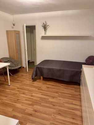 Västra Vägen, Solna - Photo 1