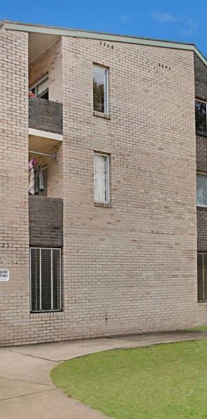 Tidy 2 bedroom unit - Photo 1