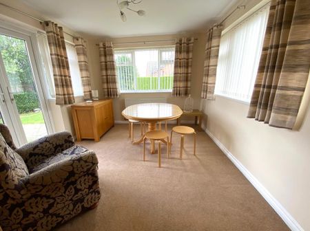 5 bedroom detached house to rent - Photo 2